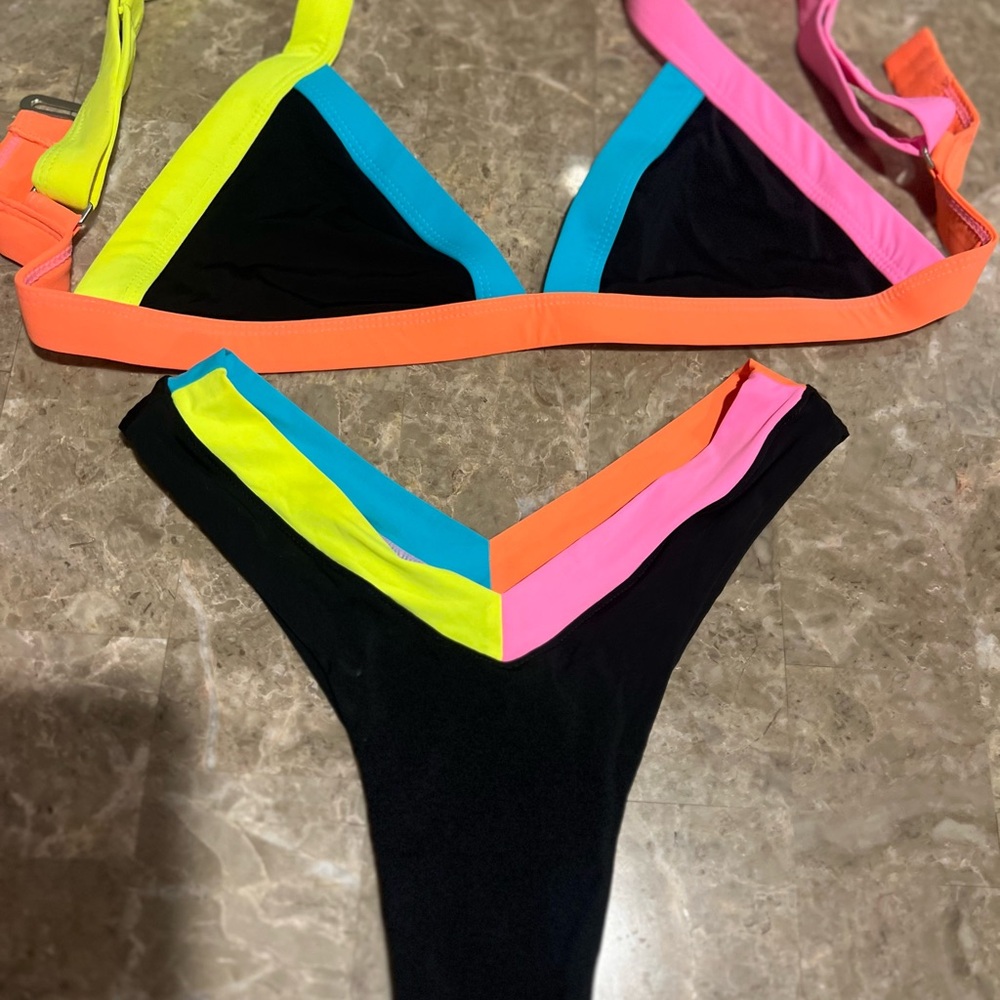 Sporty Black and Yellow Bikini with Neon Highlights